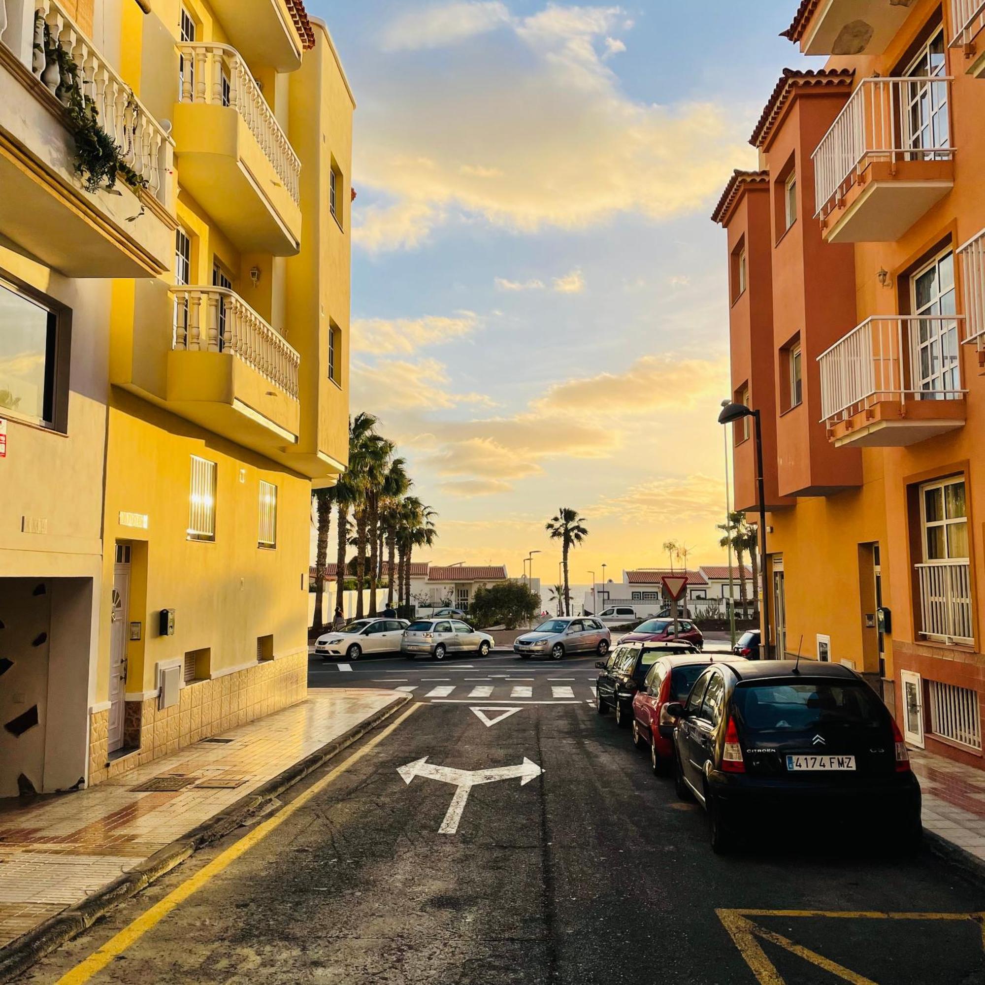 Apartamento Brisas Del Sur - Oasis Tenerife Sur Playa de San Juan  Luaran gambar